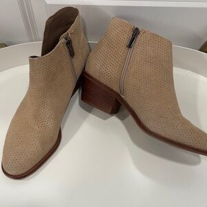 GUC Vince Camuto Arendara Beige Perforated Ankle Booties